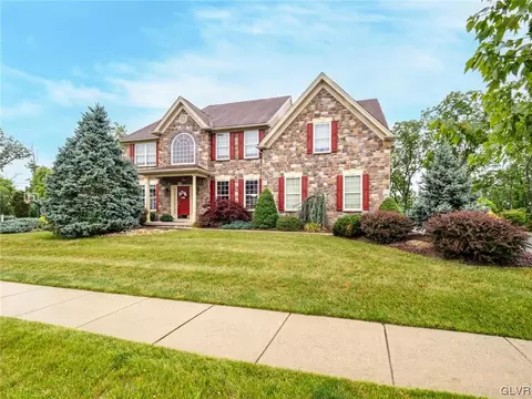 4805 Curly Horse Dr, Center Valley, PA 18034
