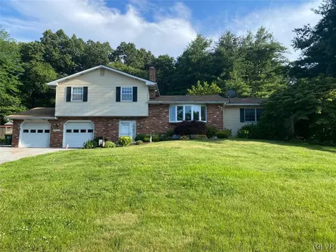 7684 Hilltop Ct, New Tripoli, PA 18066