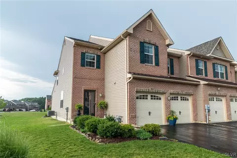 4496 Cottonwood Dr, Nazareth, PA 18064