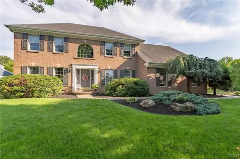 982 Treeline Dr, Allentown, PA 18103