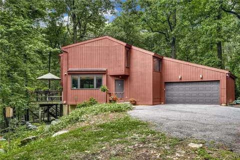 2696 Rustic Ln, Hellertown, PA 18055