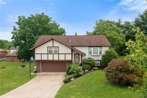945 Hillcrest Dr S, Macungie, PA 18062