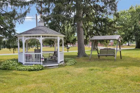 570 Niantic, Barto, PA 19504 photo 4