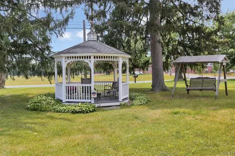 570 Niantic, Barto, PA 19504 photo 3