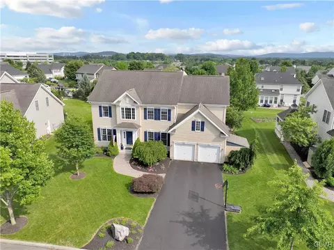 5605 Falcon Dr, Bethlehem, PA 18017