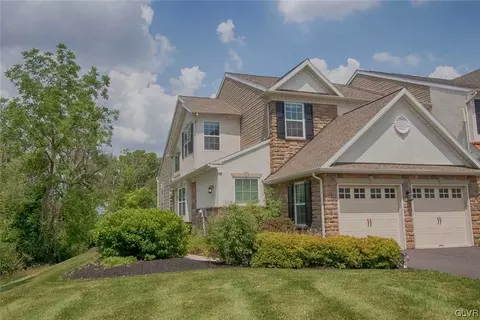 4483 Lenni Cir, Emmaus, PA 18049