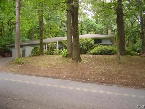4531 Pleasant View Dr, Coopersburg, PA 18036
