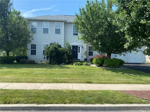 9453 Yellowwood Ct, Breinigsville, PA 18031