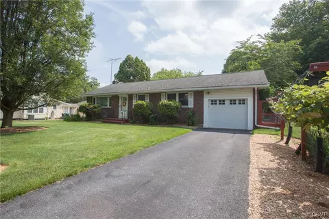 908 Chelsea St, Palmer Township, PA 18045