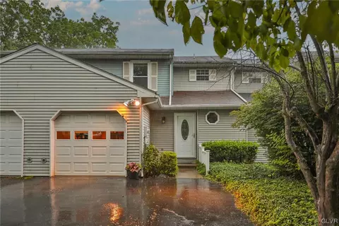 896 Briarstone Rd, Bethlehem, PA 18017