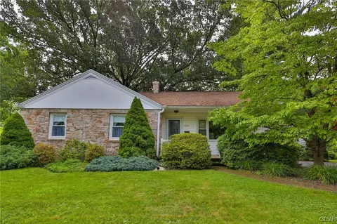 2816 Crest Ave N, Allentown, PA 18104