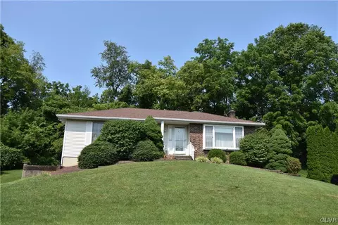 2412 Treeline Dr, Forks Twp, PA 18040