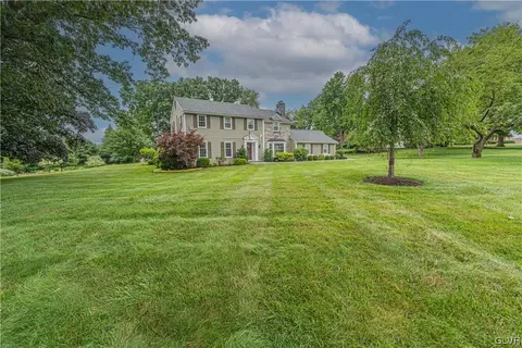 707 Yorkshire Rd, Bethlehem, PA 18017