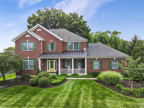 5 Riverview Cir, Palmer Township, PA 18045