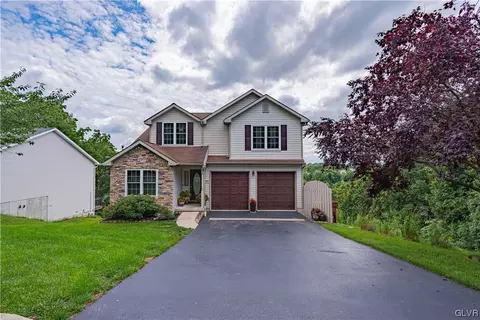 5542 Lehigh St, Cementon, PA 18052