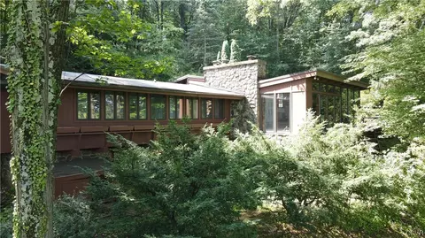 450 Bierys Bridge Rd, Bethlehem, PA 18017