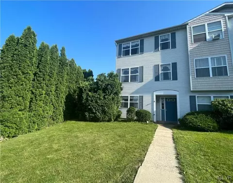 1286 Delphi Dr, Fullerton, PA 18052