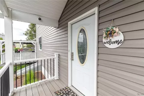 32 Ackerman St, Hellertown, PA 18055 photo 4