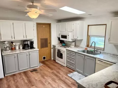 81 Juniper Ct, Bath, PA 18014 photo 5