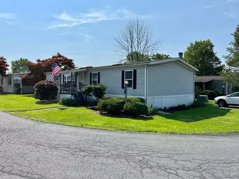 81 Juniper Ct, Bath, PA 18014 photo 2