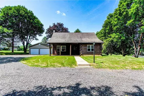 190 Royal Manor Rd, Williams Twp, PA 18042