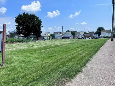 2016 Center St, Whitehall Twp, PA 18052