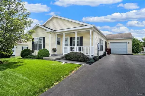 690 San Simeon Pl, Forks Twp, PA 18040