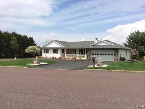 403 Adrian Dr, Forks Twp, PA 18040