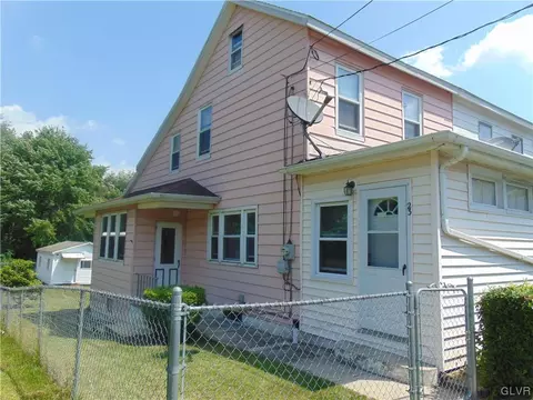 23 Walnut St, Delano, PA 18220