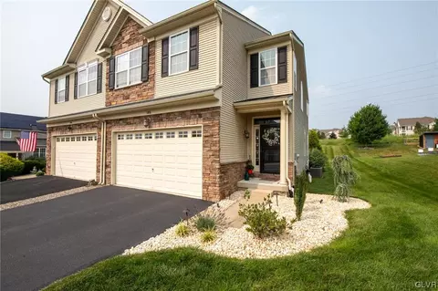 105 Gray Dr, Northampton, PA 18067