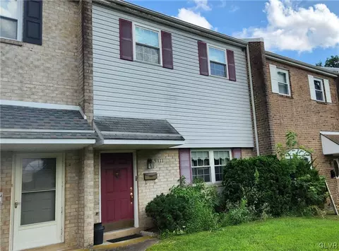 5111 Inlet Dr, Bensalem, PA 19020