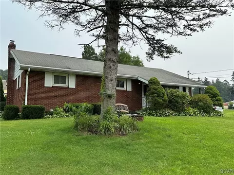 330 Willow Ave, Walnutport, PA 18088
