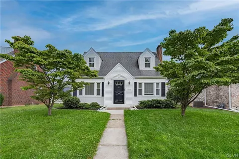 2110 Worthington Ave, Bethlehem, PA 18017