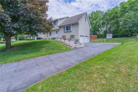 608 Red Fox Ln, Forks Twp, PA 18040