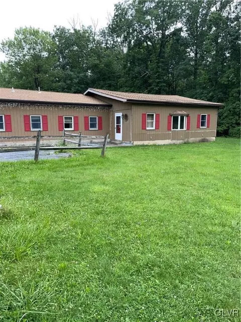 965 Cherokee St, Bath, PA 18014