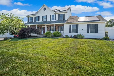 5452 Amanda Dr, Laurys Station, PA 18059