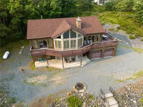 2114 Strawberry Lndg, Tobyhanna Twp, PA 18334
