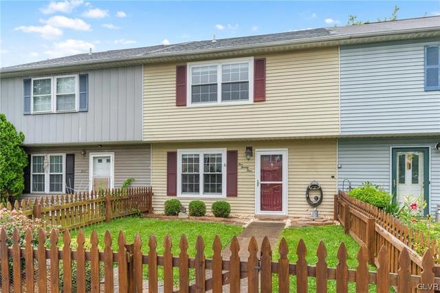 524 Blaker Dr, East Greenville, PA 18041