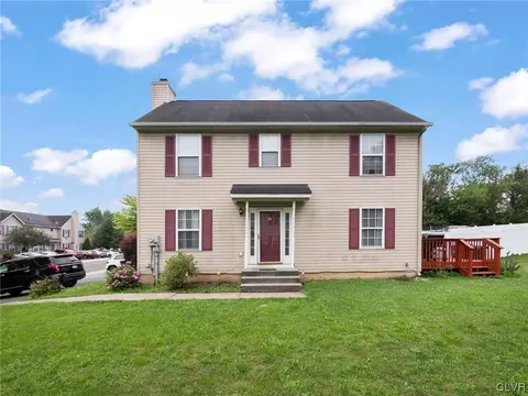 962 Ramblewood Ln, Freemansburg, PA 18017