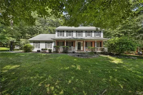 5950 Shady Ln, Nazareth, PA 18064