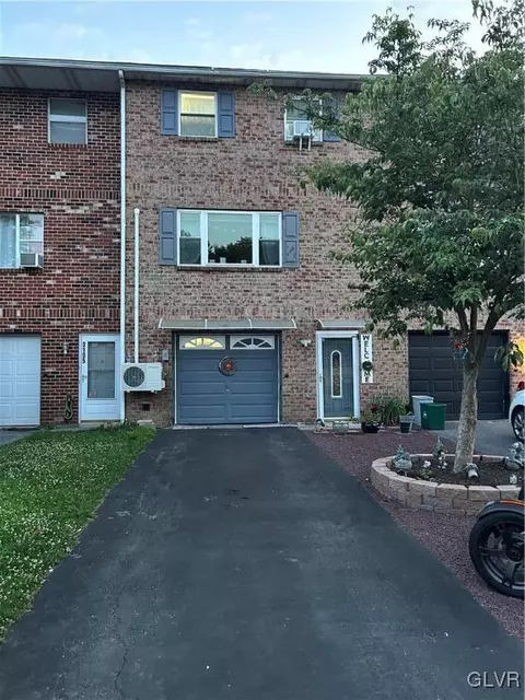 3107 Lucas Dr N, Bethlehem, PA 18017