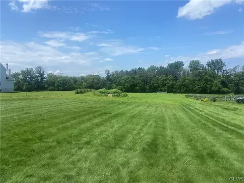 286 Johnson Rd, Washington Twp, PA 18013
