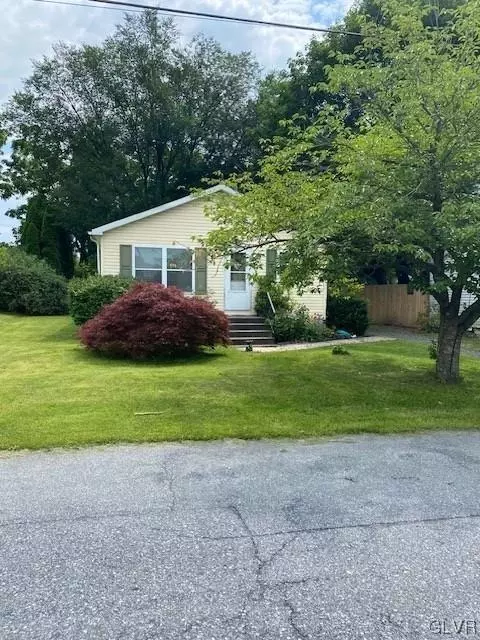 8203 Williams St, Slatington, PA 18080