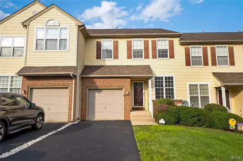 8104 Cross Creek Cir, Macungie Twp, PA 18031