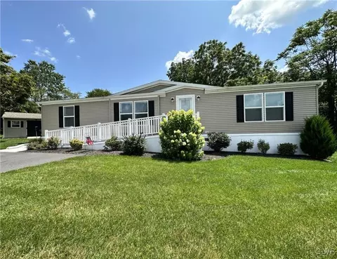 4201 Silver Fox Ct, North Whitehall Twp, PA 18069
