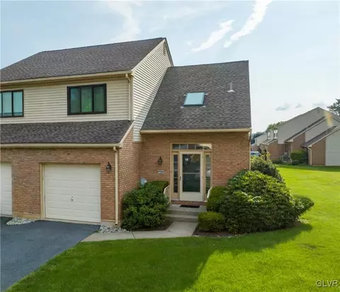 3240 Oakland Square Dr, Bethlehem, PA 18020