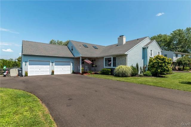 12 Winchester Dr, Quakertown, PA 18951