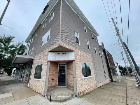 200 S Oak St, Mount Carmel, PA 17851