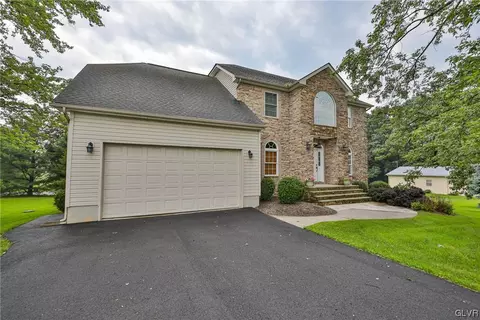 1743 Pen Argyl Rd, Pen Argyl, PA 18072