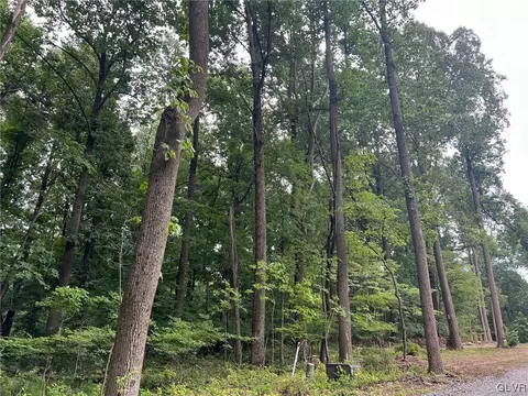 6670 Sweetwood Dr, Milford Twp, PA 18062